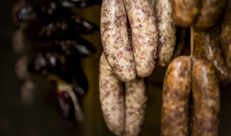 Charcuterie artisanale pour la fabrication de saucissons à l’ancienne à Hauterives